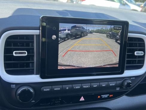 Used 2024 Hyundai Venue Limited FWD image 28