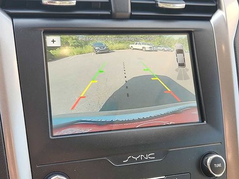Used 2019 Ford Fusion SE FWD image 18