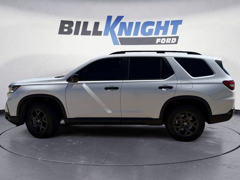 Used 2025 Honda Pilot TrailSport image 2