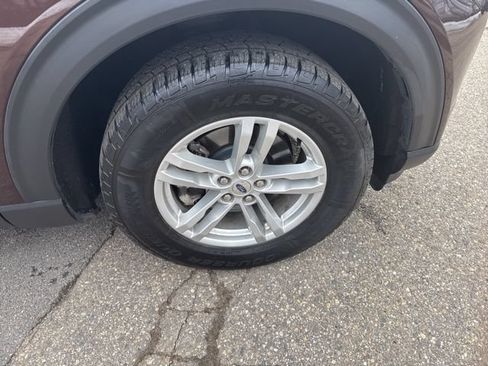 Used 2020 Ford Explorer XLT w/ Equipment Group 202A AWD/4WD image 11