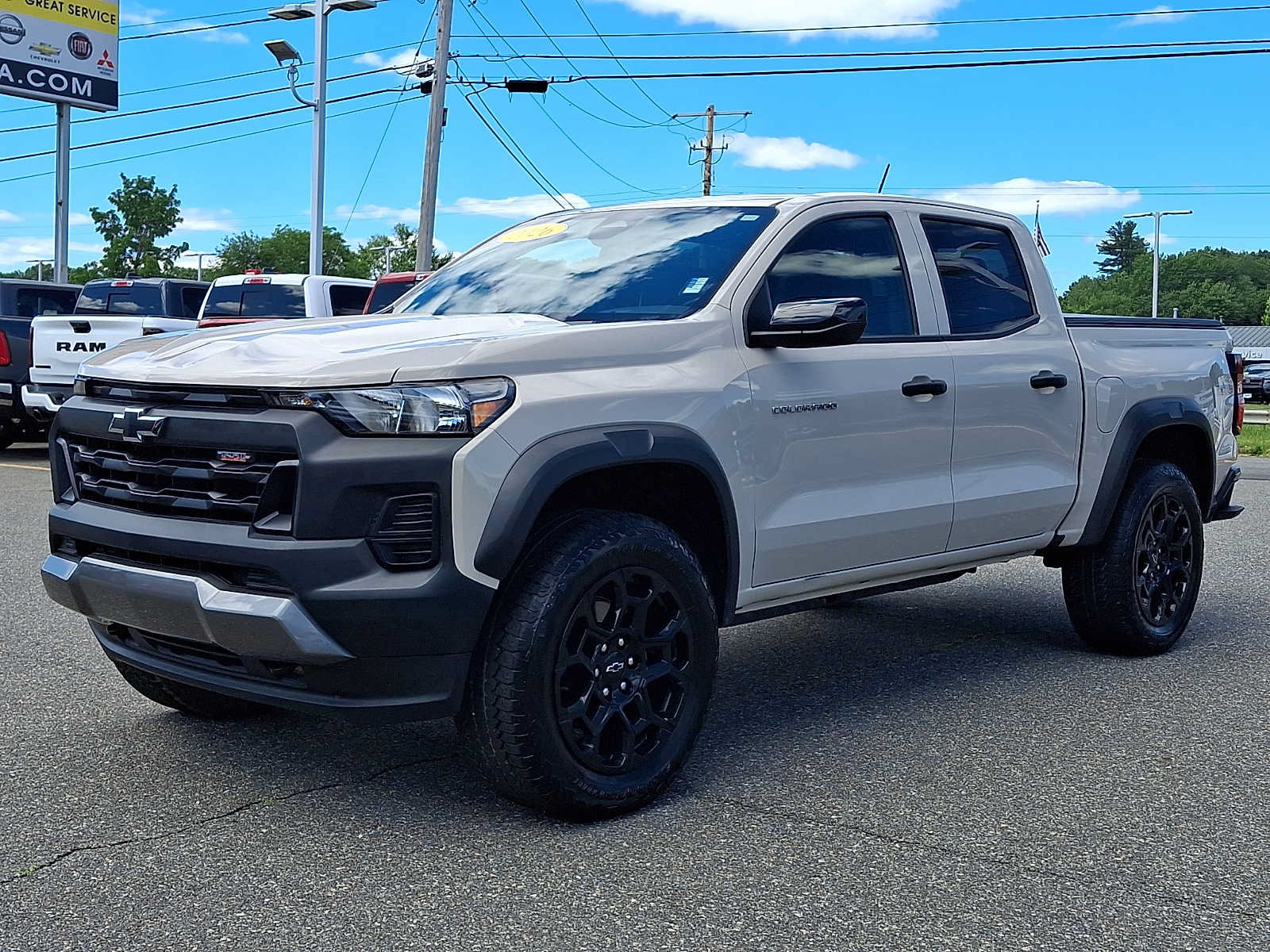 Used 2026 Chevrolet Colorado Trail Boss AWD/4WD image 3