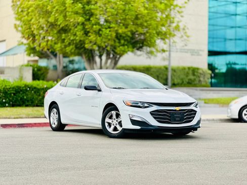 Used 2023 Chevrolet Malibu LS FWD image 2