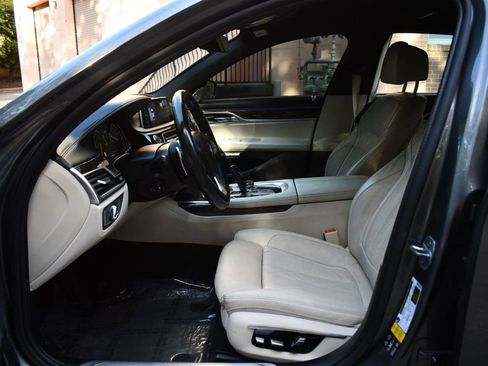 Used 2016 BMW 750i xDrive image 23