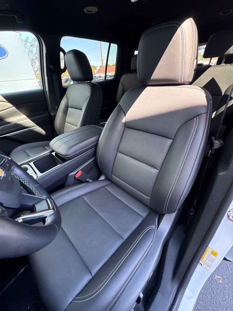 Used 2026 Chevrolet Traverse LT FWD image 15