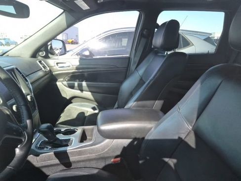 Used 2018 Jeep Grand Cherokee Altitude AWD/4WD image 10