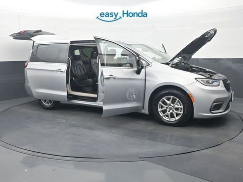 Used 2023 Chrysler Pacifica Touring-L FWD image 35