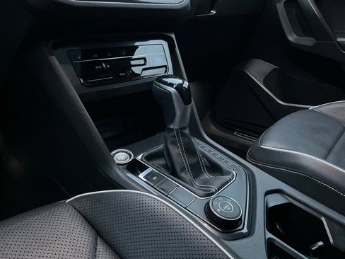 Used 2022 Volkswagen Tiguan SEL R-Line image 18