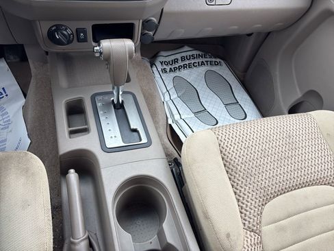 Used 2013 Nissan Frontier SV image 27