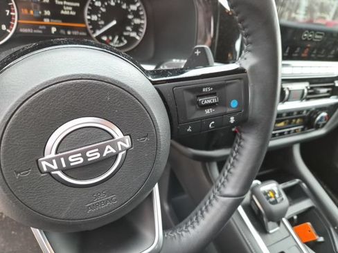 Used 2024 Nissan Pathfinder SL w/ Black Appearance Package AWD/4WD image 21