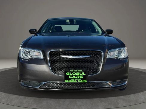 Used 2017 Chrysler 300 Limited image 3