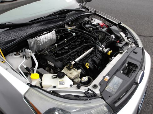 Used 2010 Ford Focus SES image 21