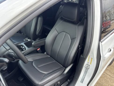New 2026 Chrysler Pacifica Select image 21