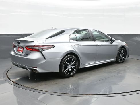 Used 2024 Toyota Camry SE FWD image 6