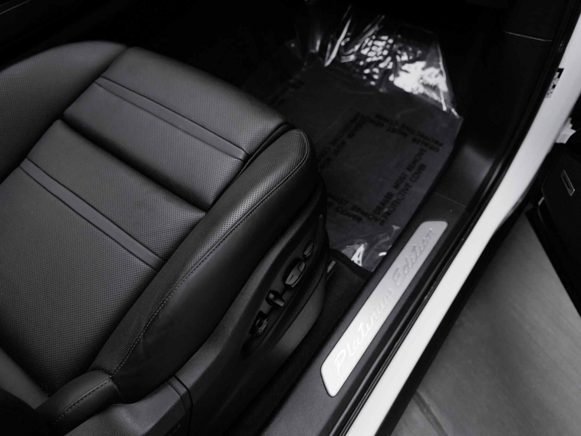Certified 2023 Porsche Cayenne Platinum Edition AWD/4WD image 38