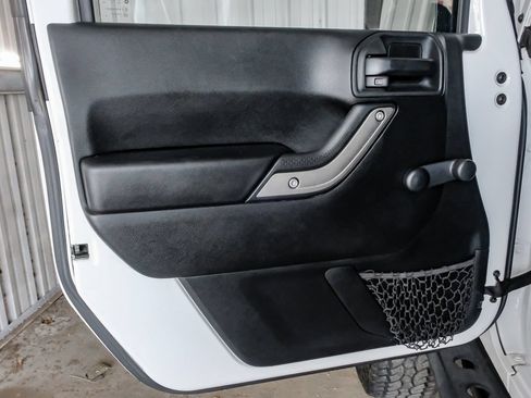 Used 2018 Jeep Wrangler Sport AWD/4WD image 36