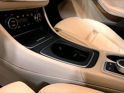 Used 2018 Mercedes-Benz GLA 250 image 12