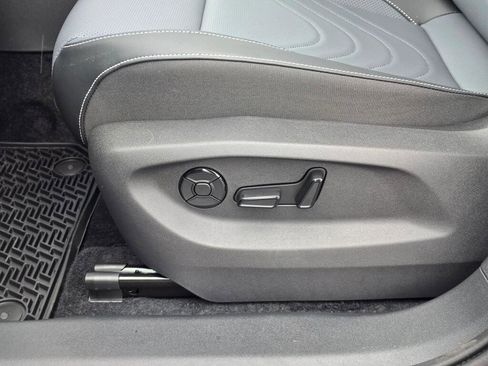 New 2026 Volkswagen Tiguan SE image 22