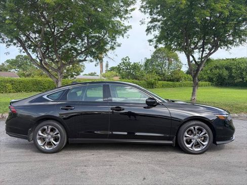 Used 2023 Honda Accord EX image 9
