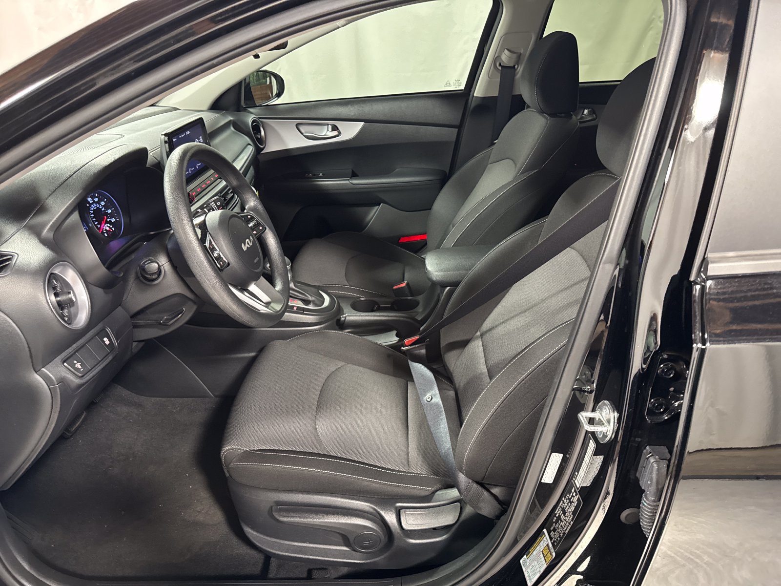 Certified 2024 Kia Forte LXS FWD image 3