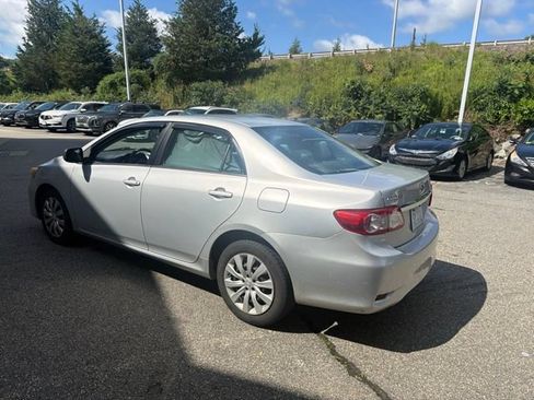 Used 2013 Toyota Corolla LE FWD image 2