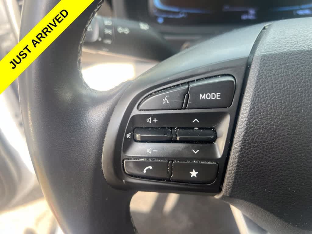 Used 2023 Hyundai Venue SEL FWD image 6