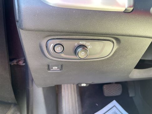Used 2020 GMC Terrain SLE w/ Driver Convenience Package FWD image 17