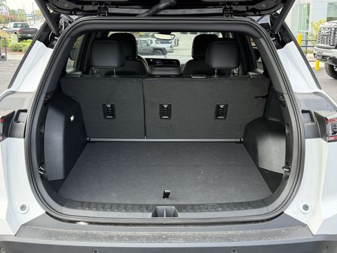 Used 2026 Chevrolet Equinox LT w/ Convenience Package II FWD image 35