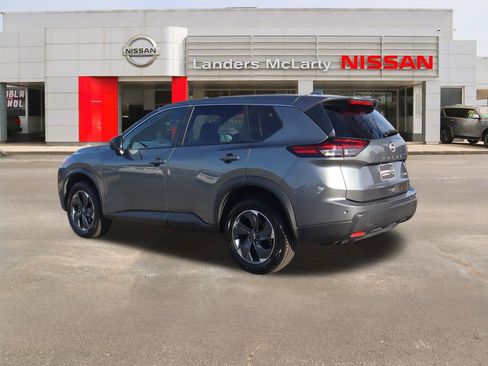 Used 2024 Nissan Rogue SV image 5