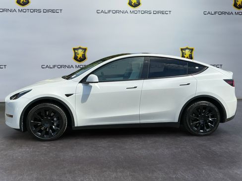 Used 2022 Tesla Model Y Long Range image 8