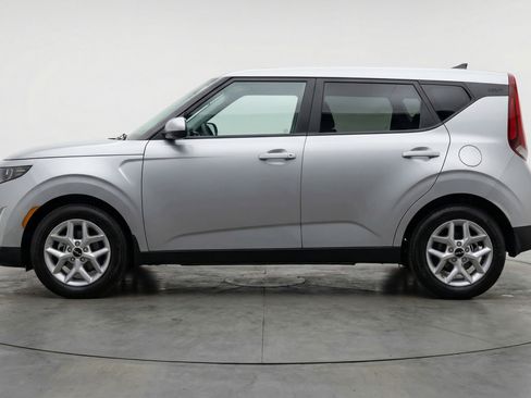 Used 2025 Kia Soul LX w/ LX Technology Package image 5