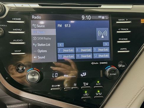 Used 2020 Toyota Camry XLE image 14