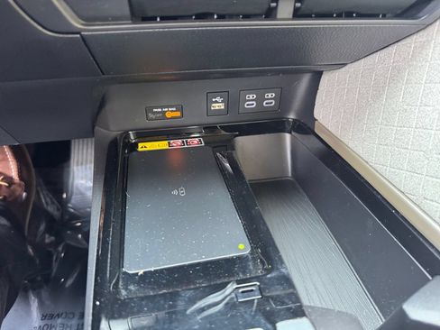 Used 2025 Toyota Camry XLE FWD image 23