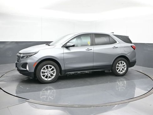 Used 2023 Chevrolet Equinox LT w/ Driver Convenience Package image 2