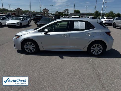 Used 2024 Toyota Corolla SE FWD image 2
