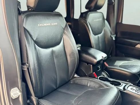 Used 2016 Jeep Wrangler Unlimited Rubicon w/ Connectivity Group AWD/4WD image 24