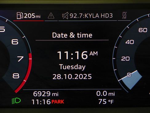 Used 2025 Audi Q3 2.0T Premium Plus w/ Premium Plus Package image 32