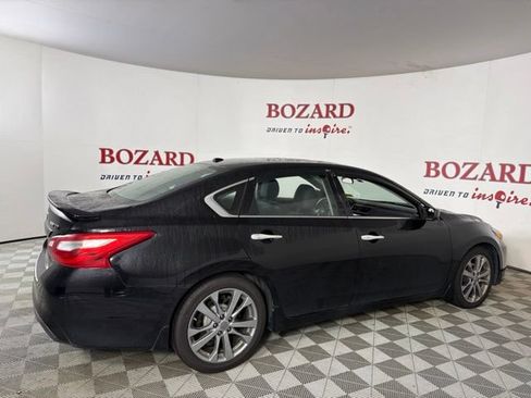 Used 2018 Nissan Altima 2.5 SR w/ SR Midnight Edition FWD image 9