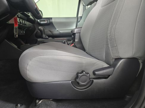 Used 2020 Toyota Tacoma SR AWD/4WD image 28