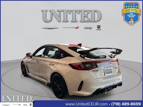 Used 2024 Honda Civic Type R image 2