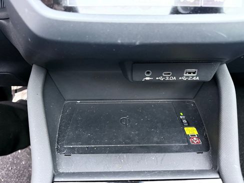 Used 2025 Subaru Forester Premium image 11