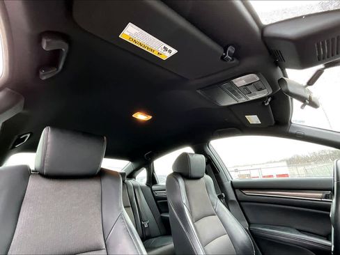Used 2018 Honda Accord Sport image 14