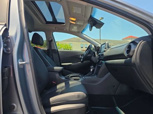 Used 2020 Hyundai Kona Limited FWD image 47