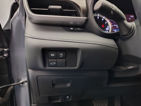 Used 2023 Toyota Highlander LE image 46