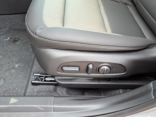 New 2026 Chevrolet Trax ACTIV w/ Sunroof Package FWD image 7