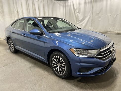 Used 2021 Volkswagen Jetta SE w/ SE Cold Weather Package image 5