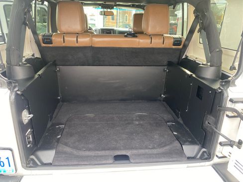 Used 2016 Jeep Wrangler Unlimited Sahara w/ Max Tow Package image 13