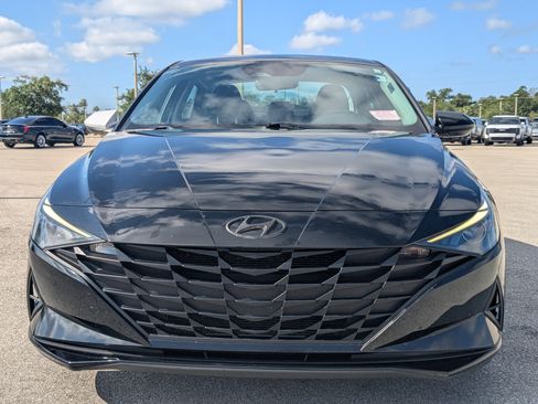 Used 2022 Hyundai Elantra SEL FWD image 3