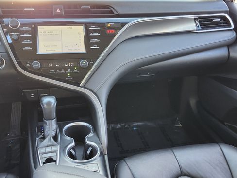 Used 2018 Toyota Camry XSE image 18