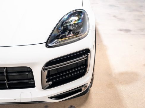 Used 2022 Porsche Cayenne Turbo S image 6
