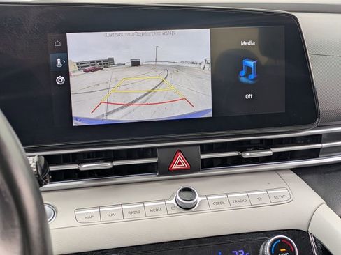 Used 2025 Hyundai Elantra Limited FWD image 16